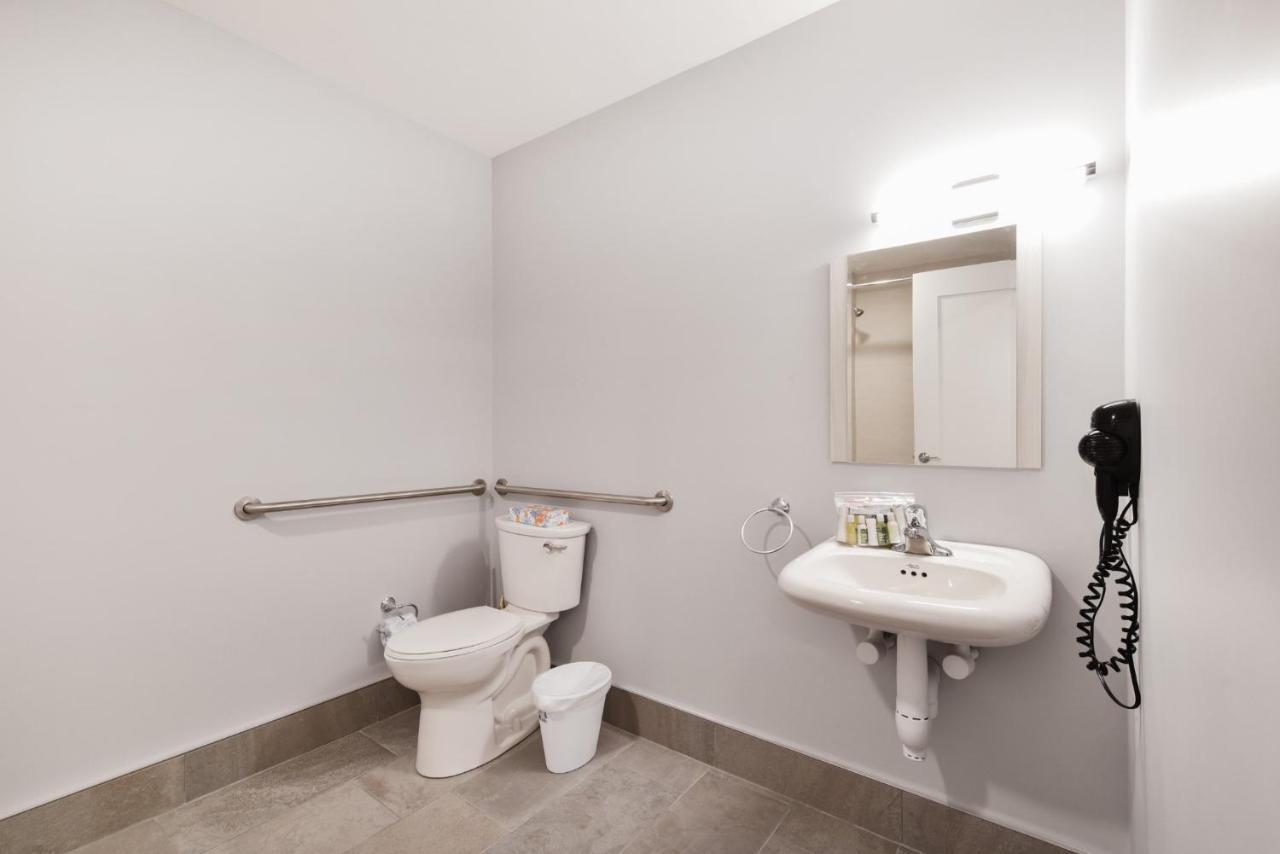 Harmony Medical Suites Longwood บรูคไลน์ ภายนอก รูปภาพ